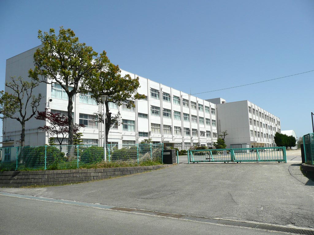 正和中学校は自転車で約10分